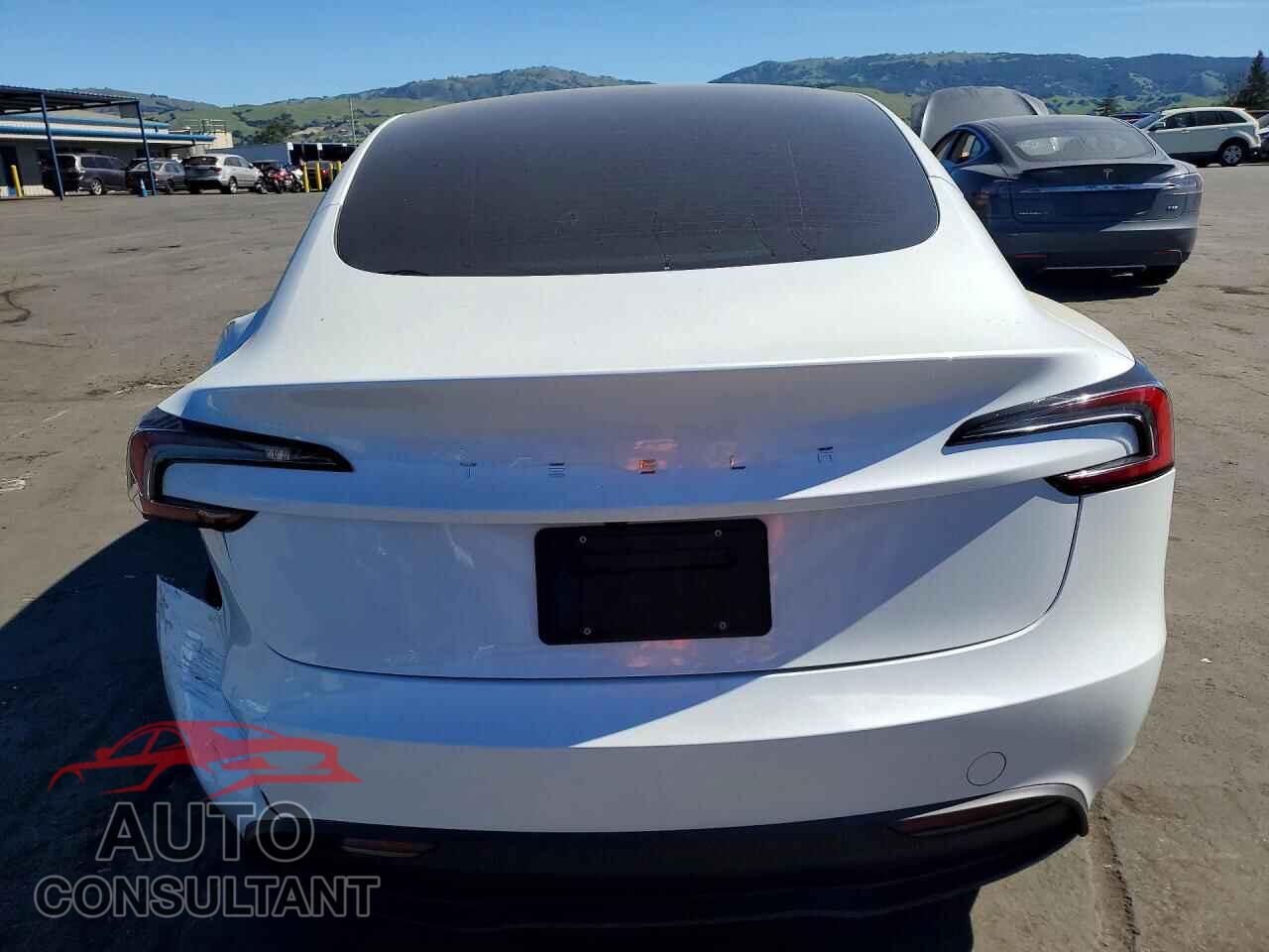 TESLA MODEL 3 2025 - 5YJ3E1EA5SF031870