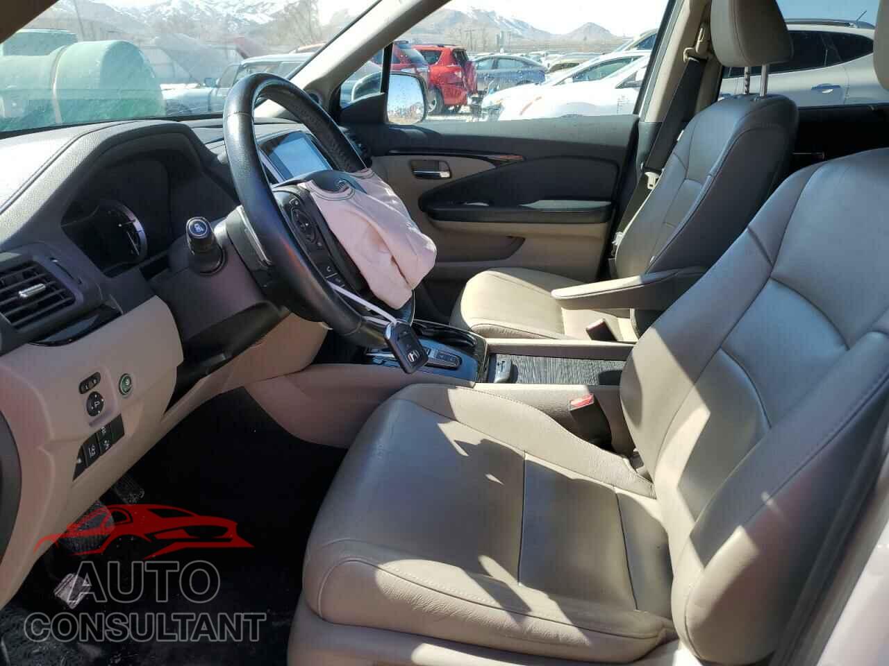 HONDA PILOT 2017 - 5FNYF6H93HB025611