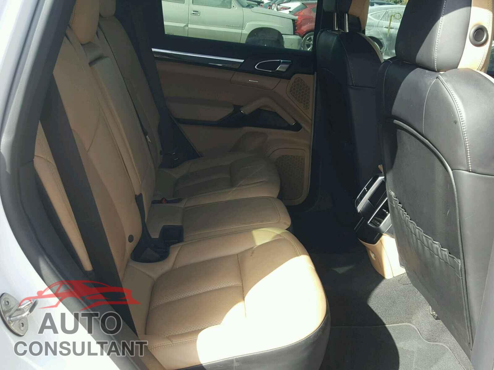 PORSCHE CAYENNE 2016 - WP1AA2A23GLA10073