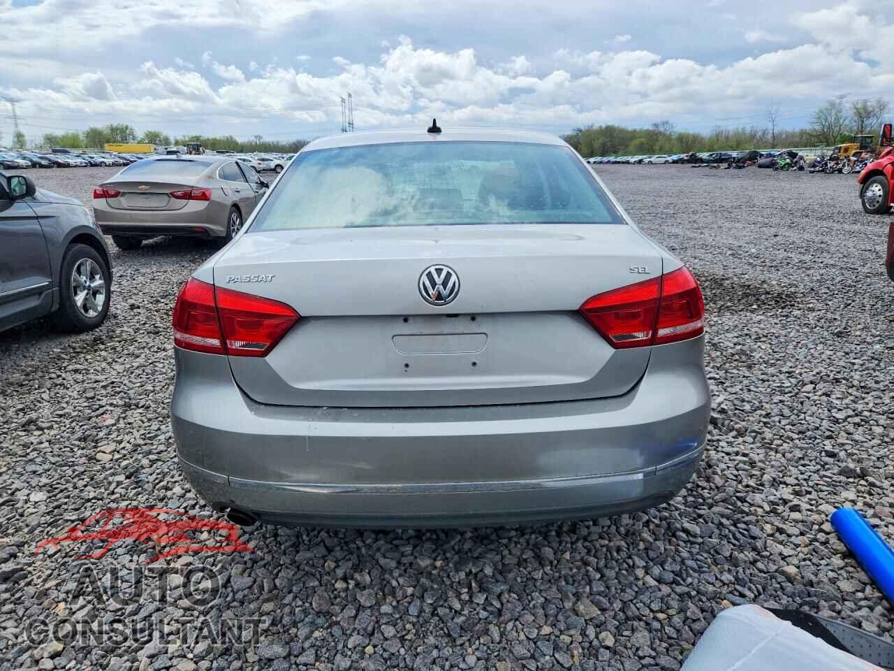 VOLKSWAGEN PASSAT 2013 - 1VWCP7A37DC018796