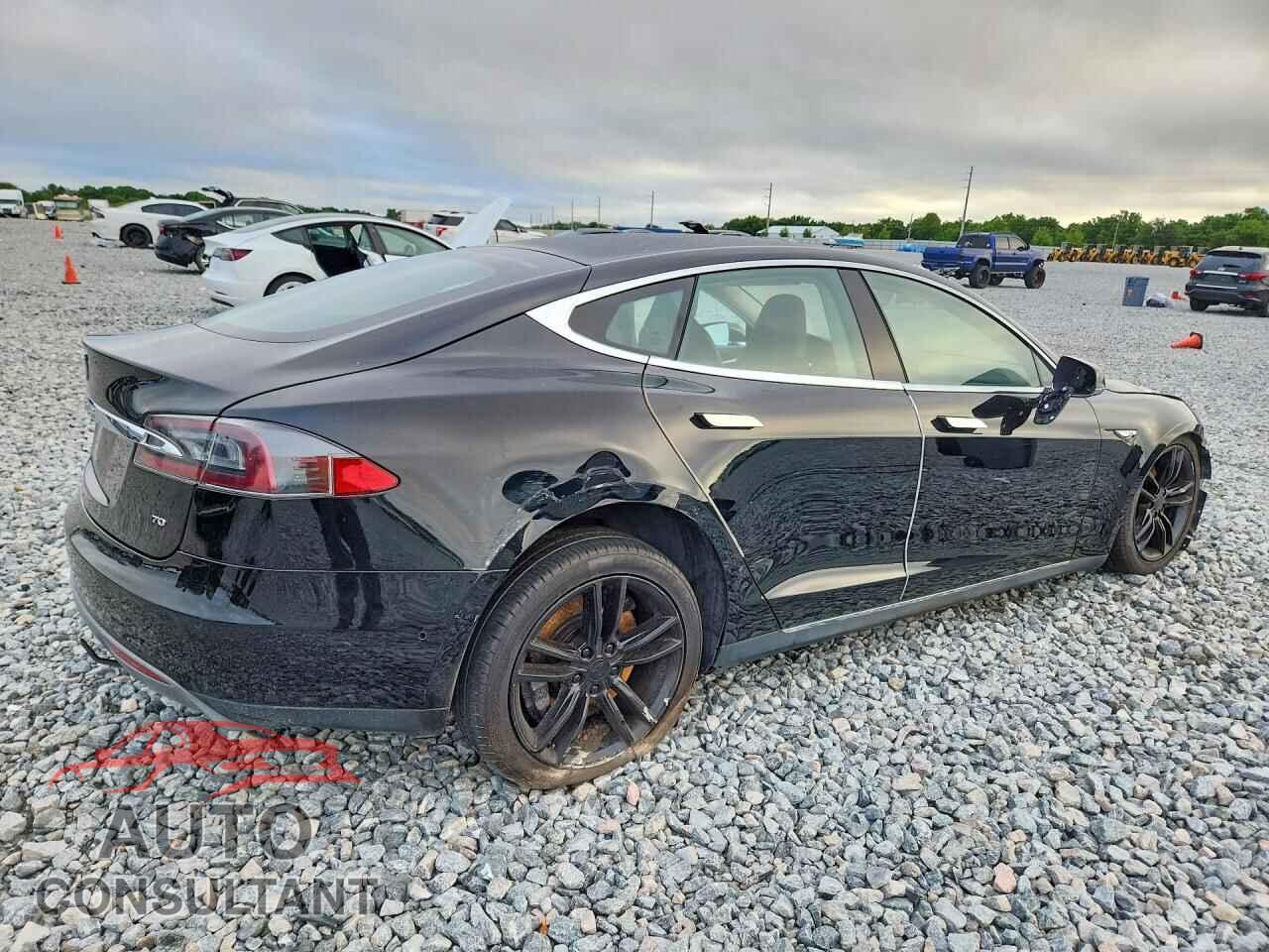 TESLA MODEL S 2015 - 5YJSA1E12FF115822