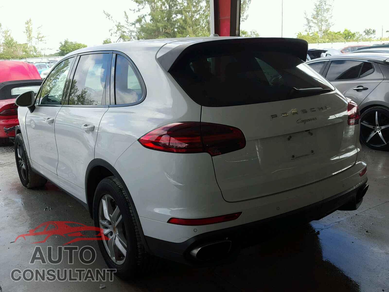PORSCHE CAYENNE 2016 - WP1AA2A26GKA12745