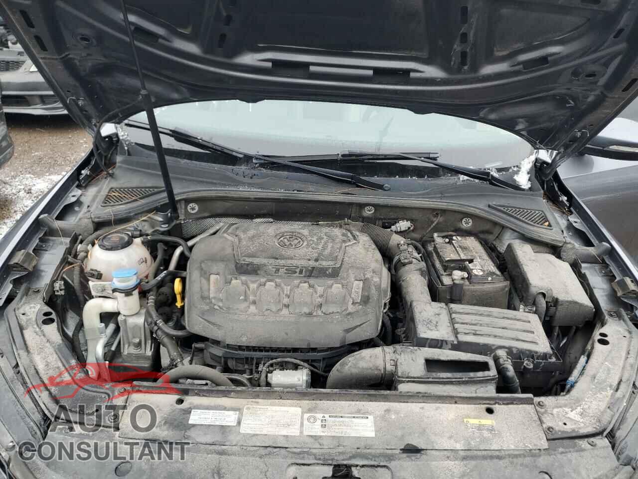 VOLKSWAGEN PASSAT 2018 - 1VWAA7A33JC025071