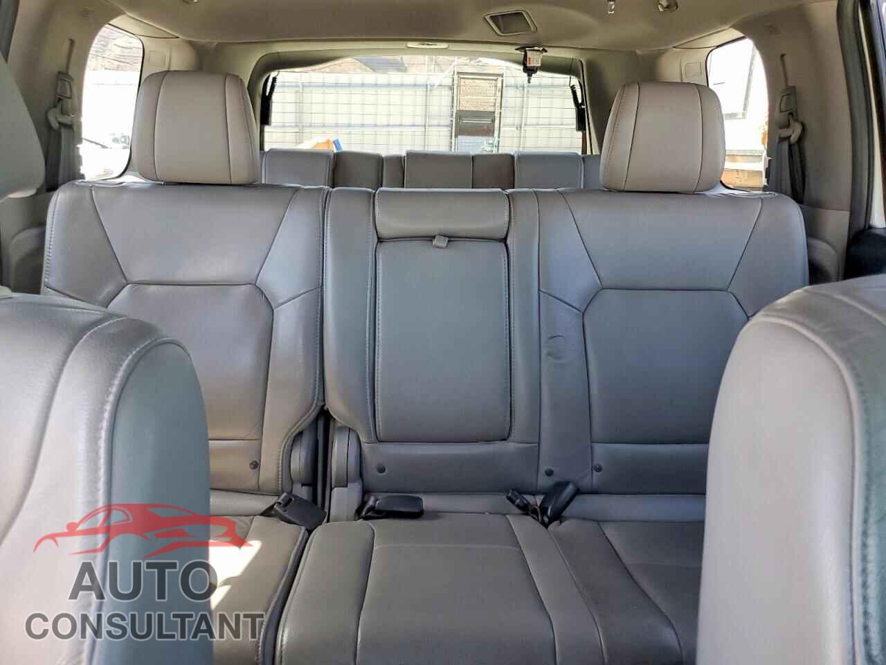 HONDA PILOT 2015 - 5FNYF3H59FB013181