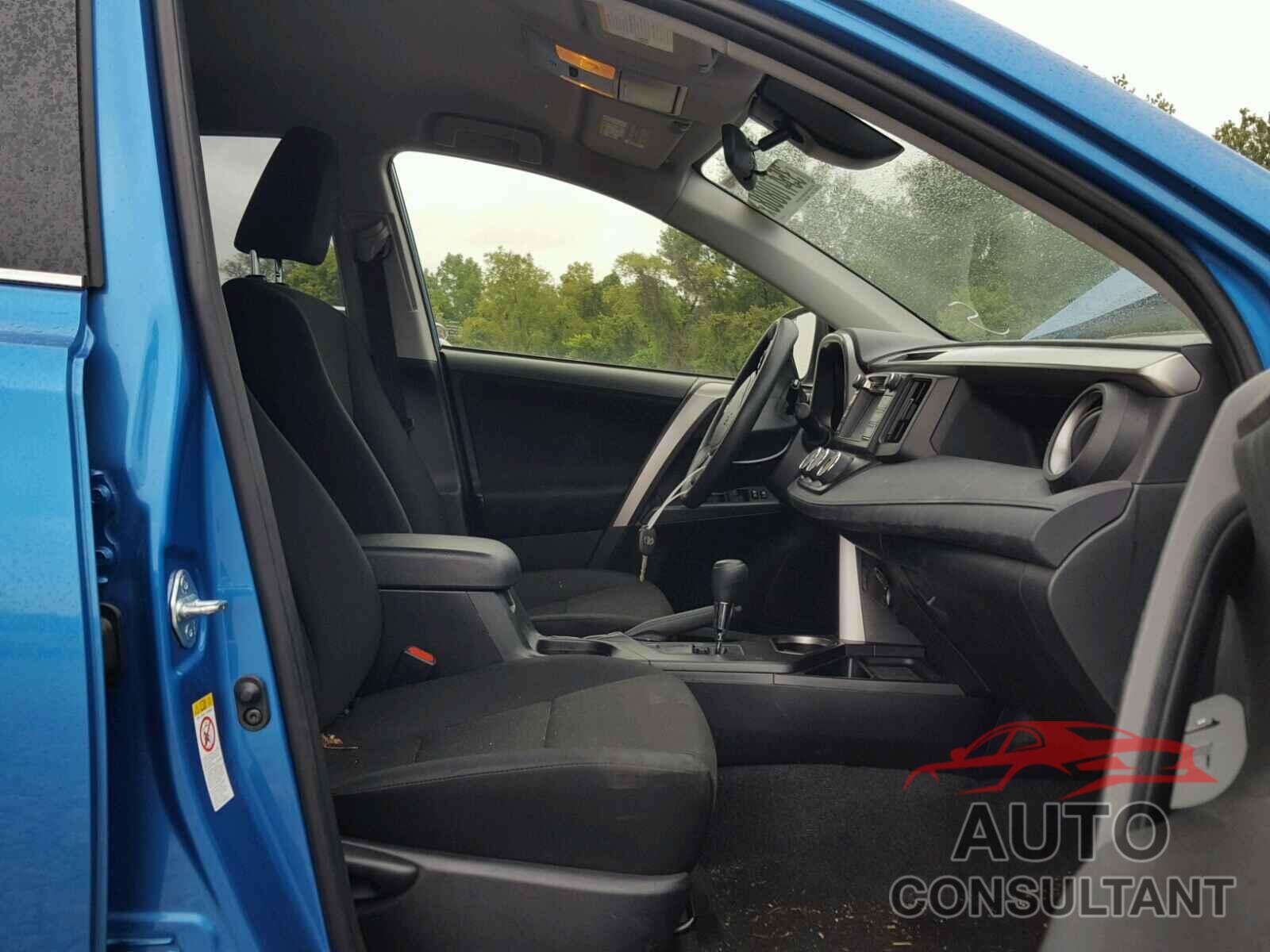 TOYOTA RAV4 LE 2017 - JTMZFREV3HJ704715