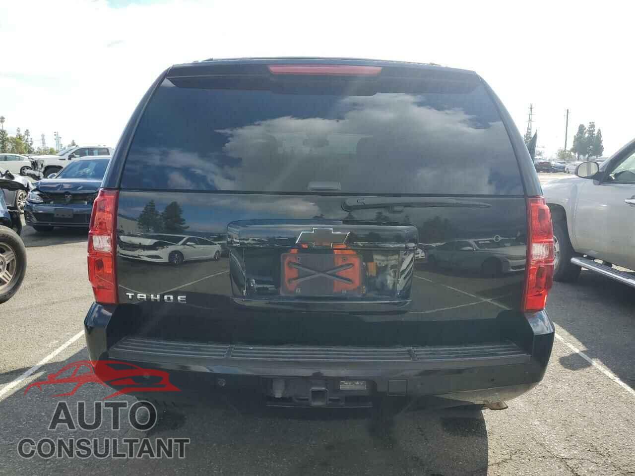 CHEVROLET TAHOE 2013 - 1GNSCBE07DR301846