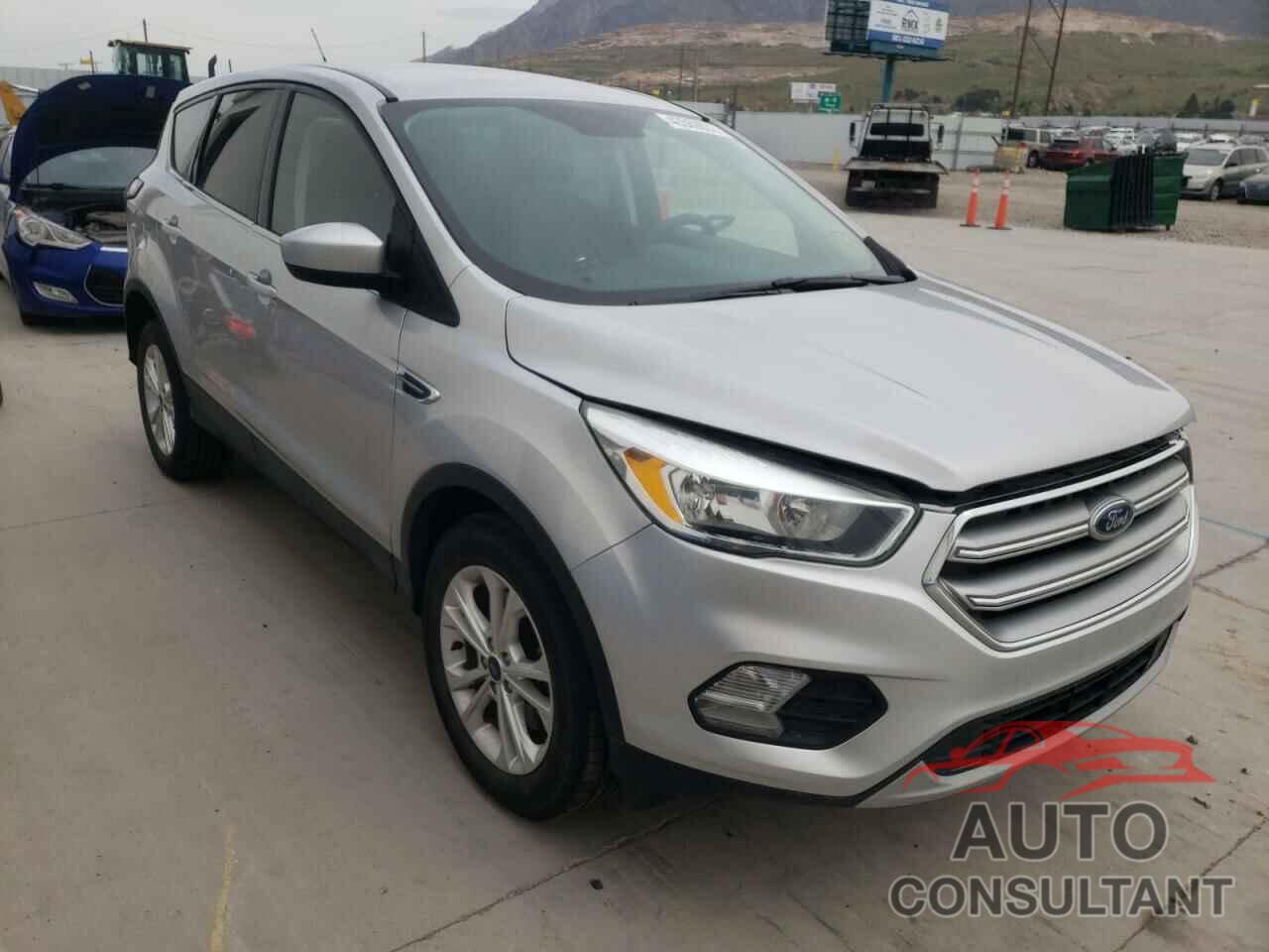 FORD ESCAPE 2017 - 1FMCU9GD0HUC25811