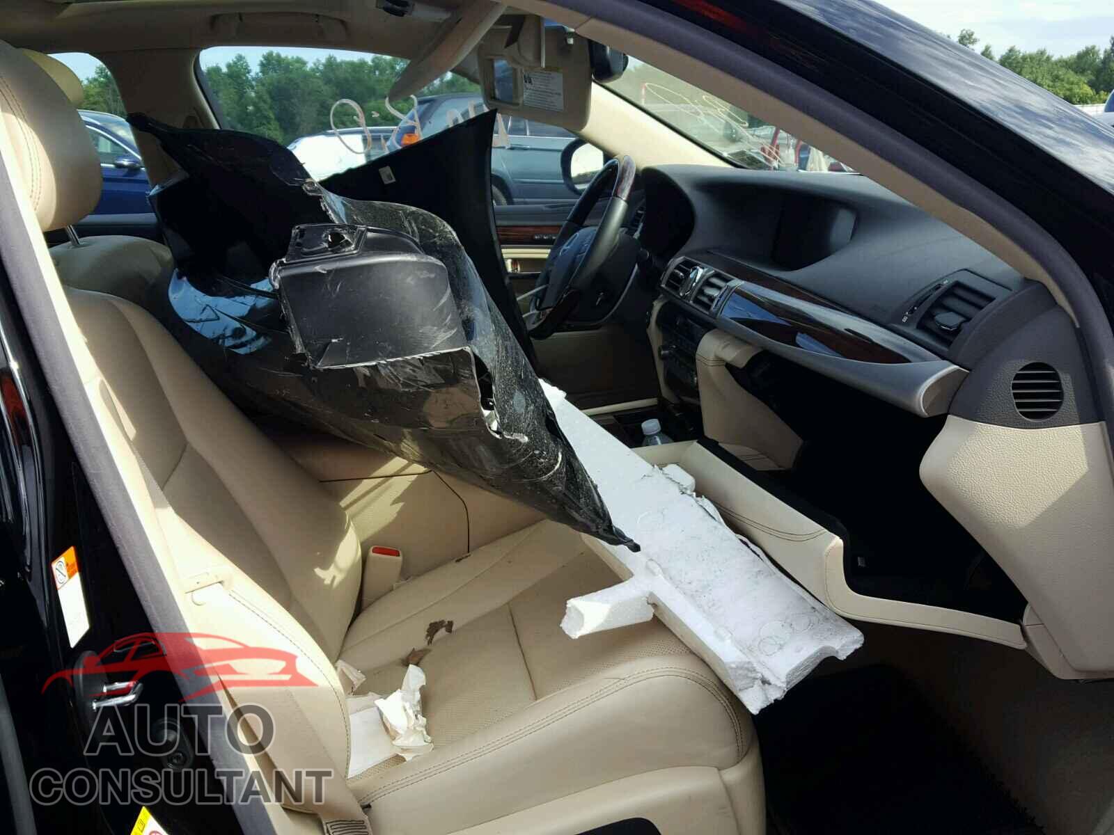 LEXUS LS460 2017 - JTHCL5EF8H5028091