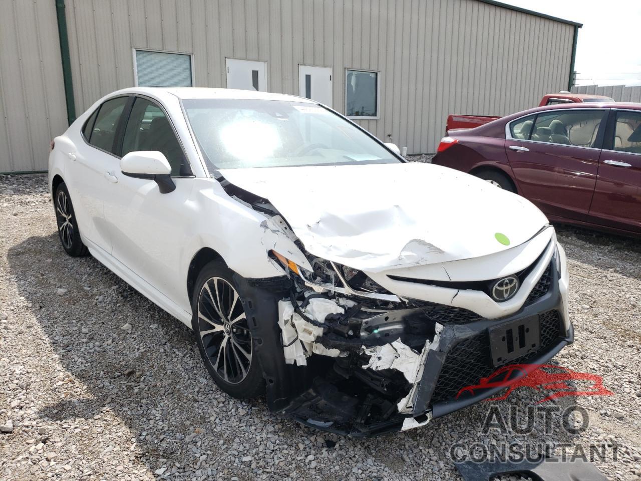TOYOTA CAMRY 2018 - 4T1B11HK3JU096648