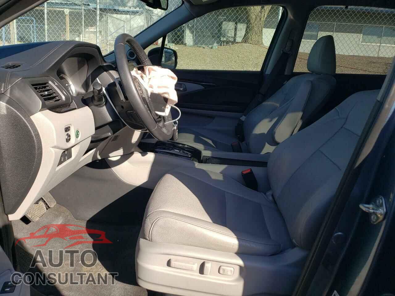 HONDA PILOT 2017 - 5FNYF6H04HB009936