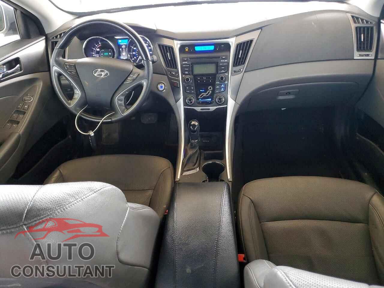 HYUNDAI SONATA 2012 - KMHEC4A41CA041639