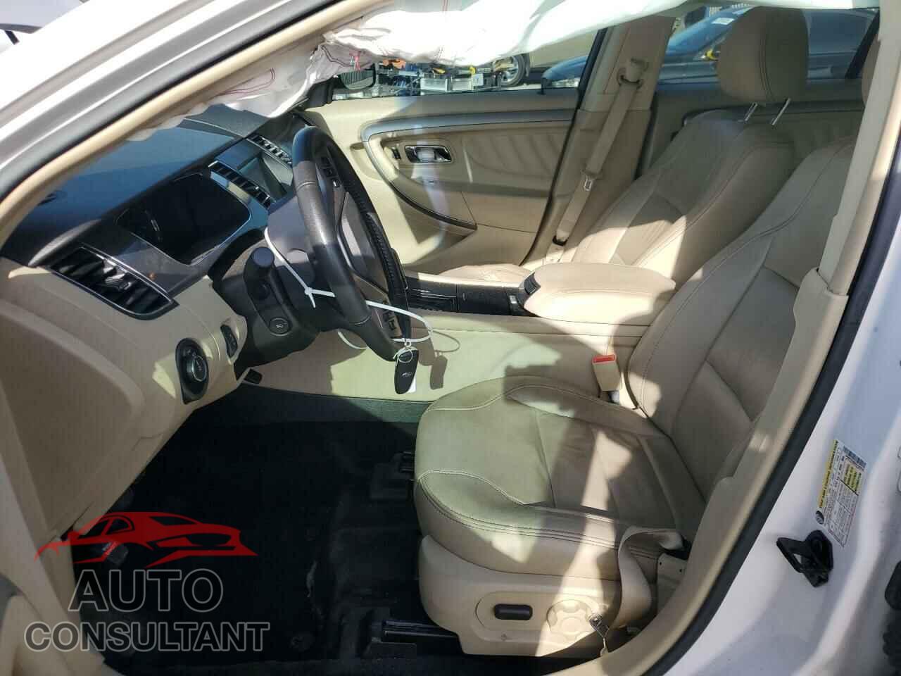FORD TAURUS 2017 - 1FAHP2E88HG106228