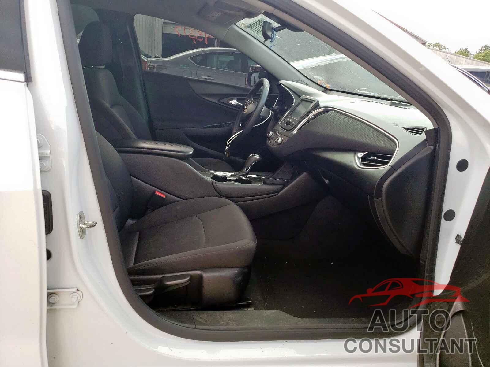 CHEVROLET MALIBU 2018 - 1G1ZD5ST7JF137573