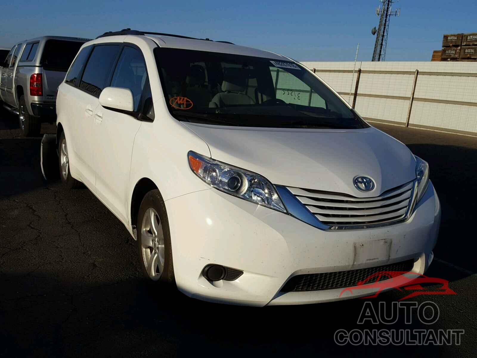 TOYOTA SIENNA LE 2015 - 5TDKK3DC1FS636702