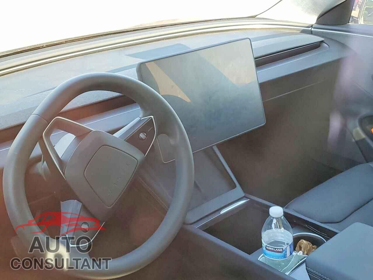 TESLA MODEL 3 2025 - 5YJ3E1EA1SF043577