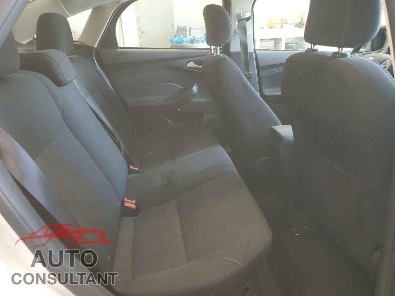FORD FOCUS 2018 - 1FADP3H26JL261725