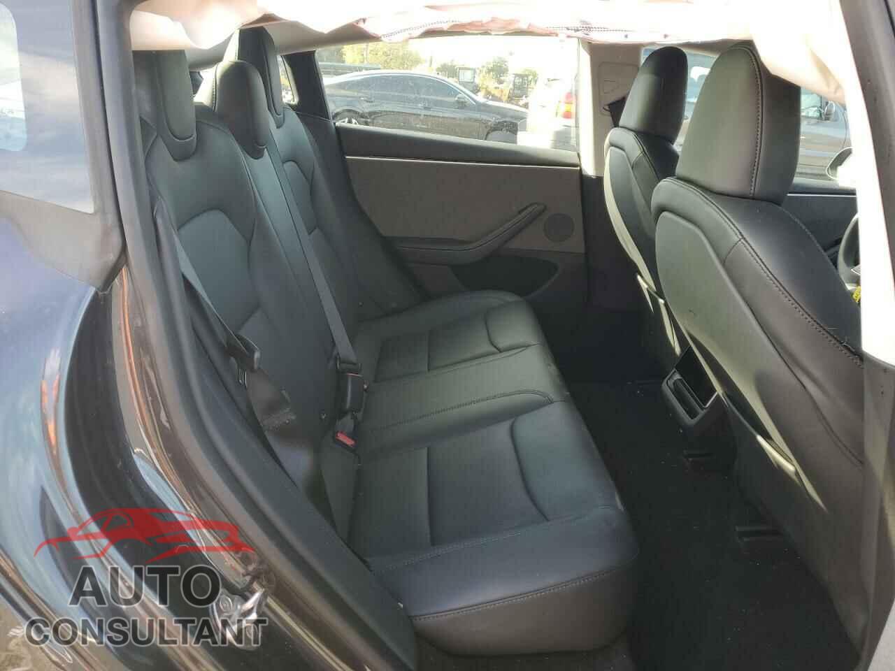 TESLA MODEL 3 2024 - 5YJ3E1EA0RF724579