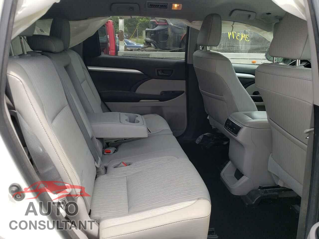 TOYOTA HIGHLANDER 2018 - 5TDBZRFH4JS801187