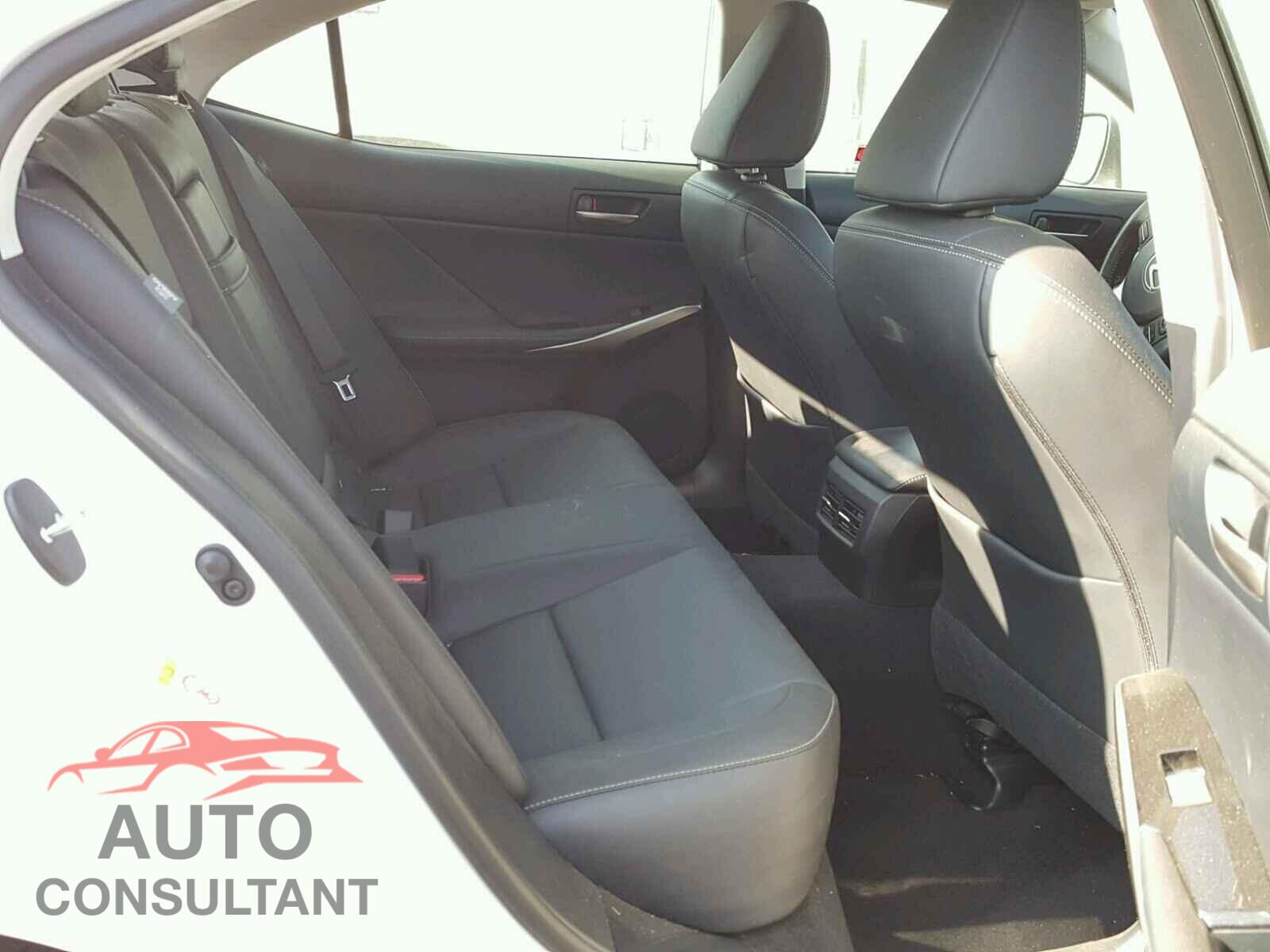 LEXUS IS 2017 - JTHBA1D23H5061847