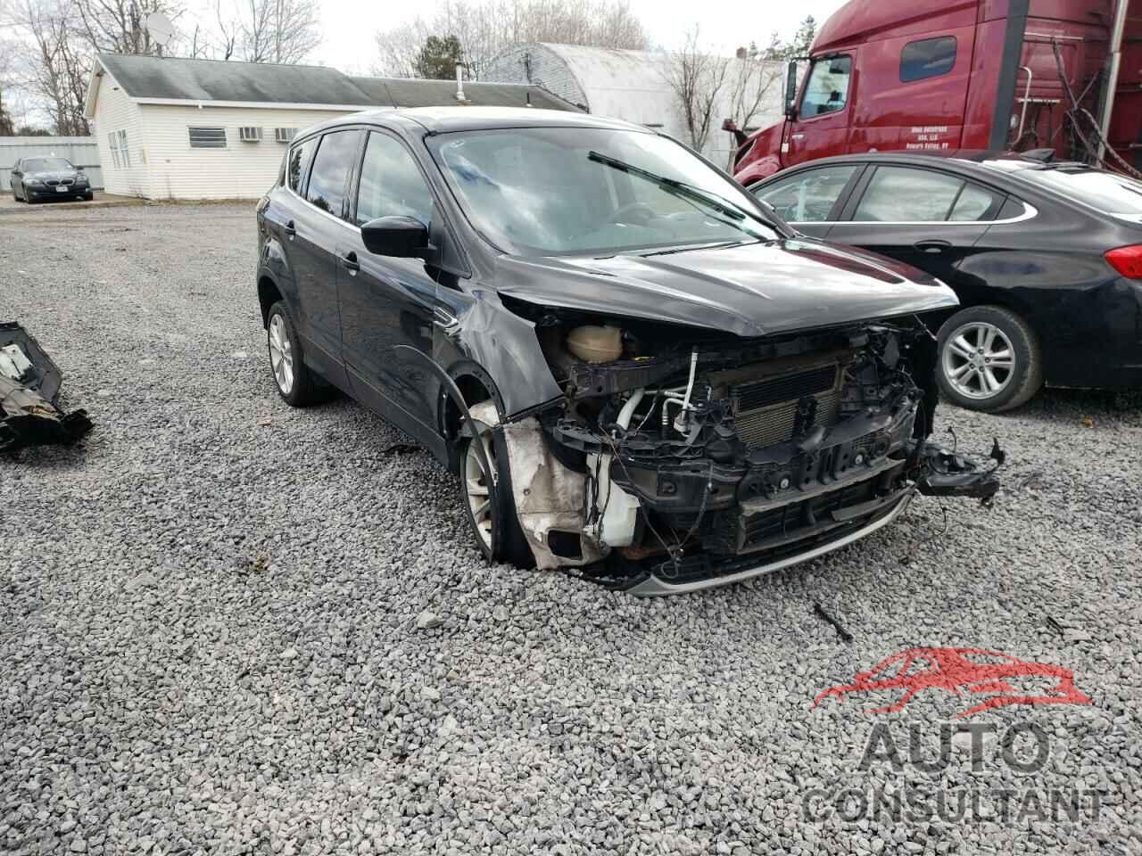 FORD ESCAPE 2017 - 1FMCU9G92HUA24908