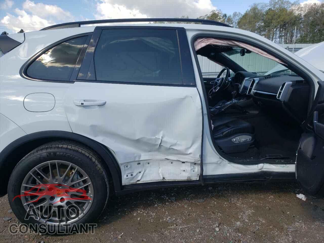 PORSCHE CAYENNE 2017 - WP1AB2A29HLA52097