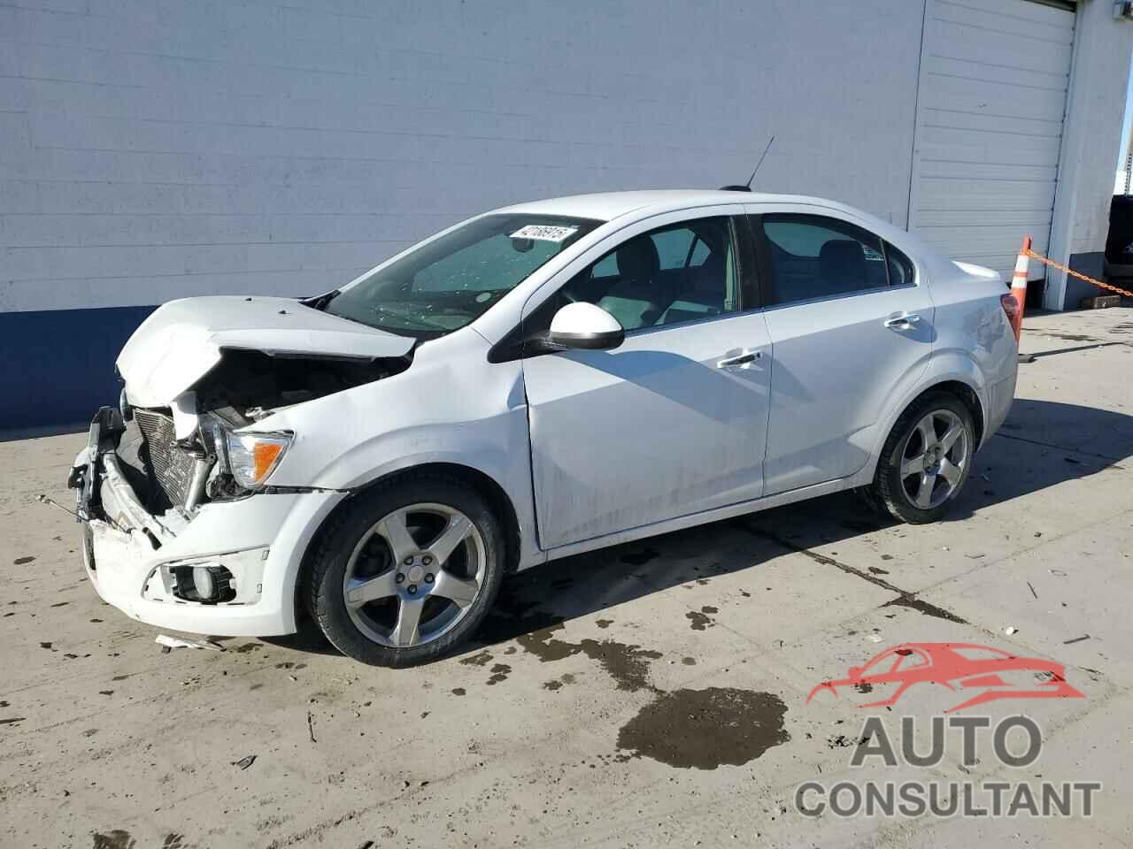 CHEVROLET SONIC 2015 - 1G1JE5SB8F4199116