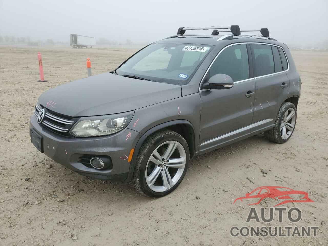 VOLKSWAGEN TIGUAN 2015 - WVGBV7AX8FW558162