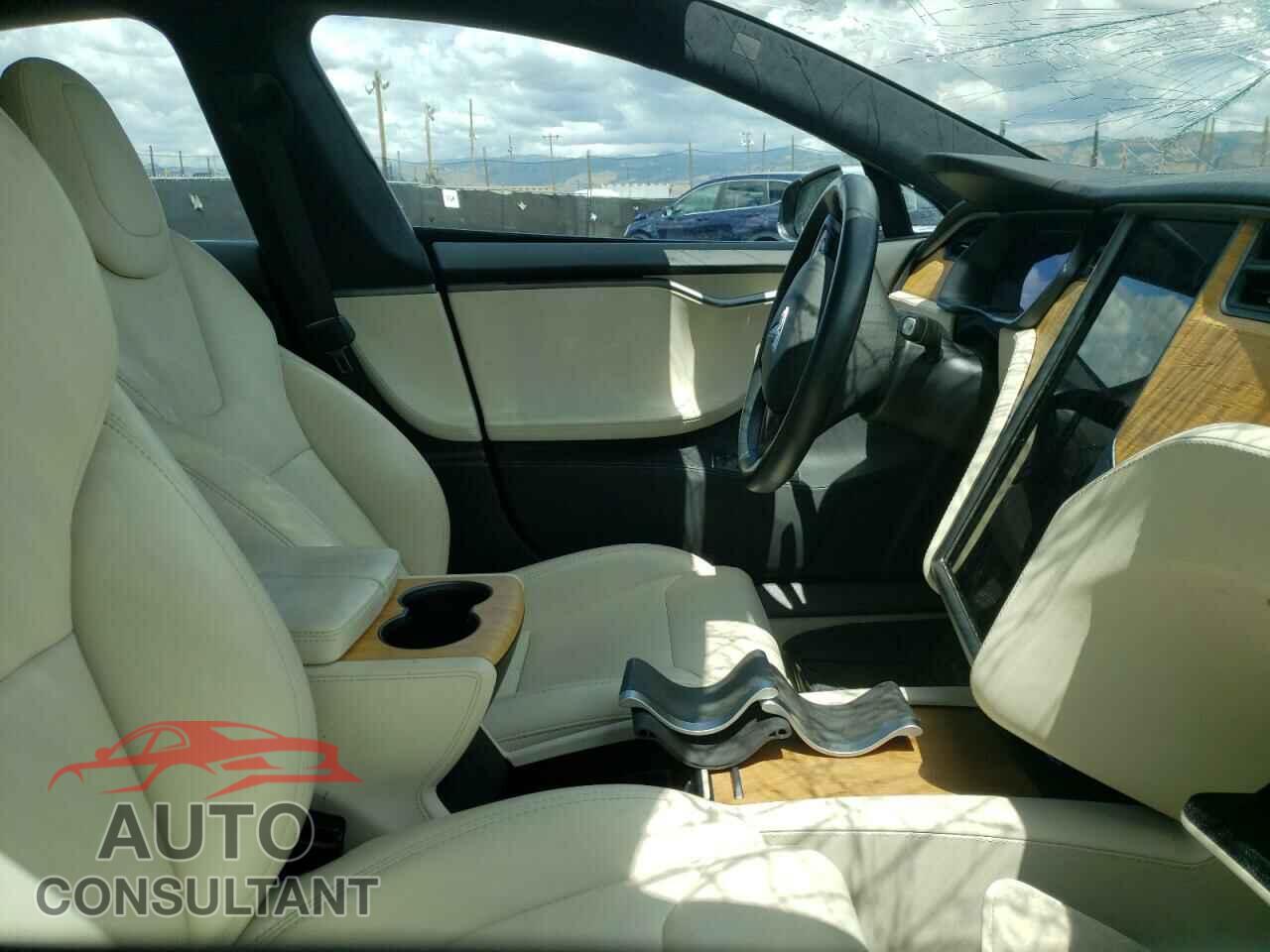 TESLA MODEL S 2019 - 5YJSA1E25KF348452
