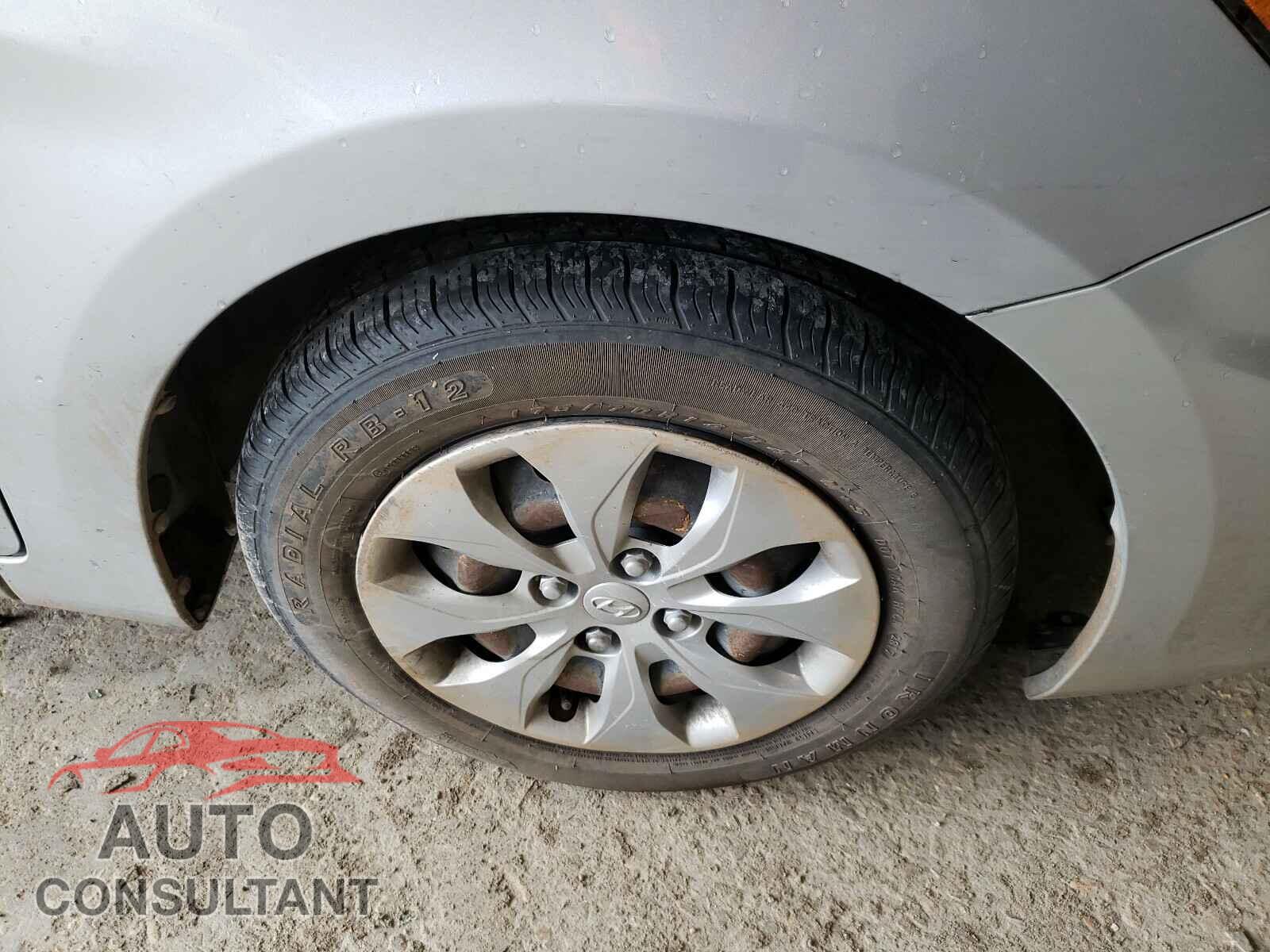 HYUNDAI ACCENT 2017 - KMHCT4AE5HU242501