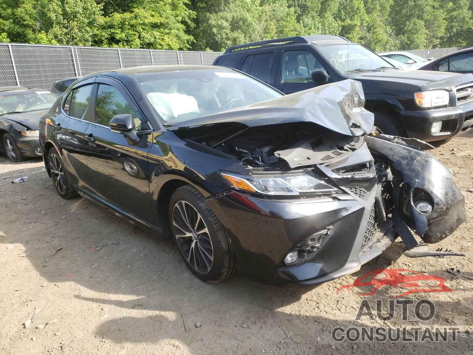 TOYOTA CAMRY 2018 - 4T1B11HKXJU046135
