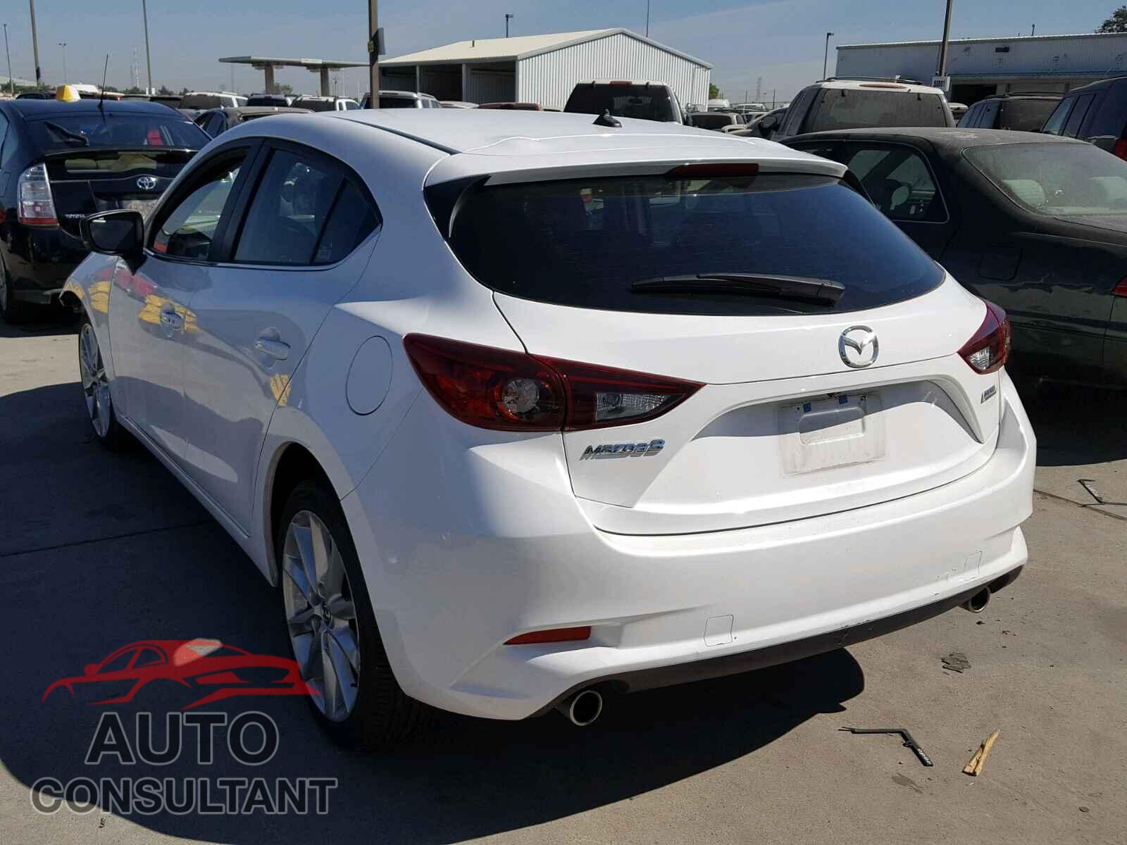 MAZDA 3 2017 - 3MZBN1L76HM113739
