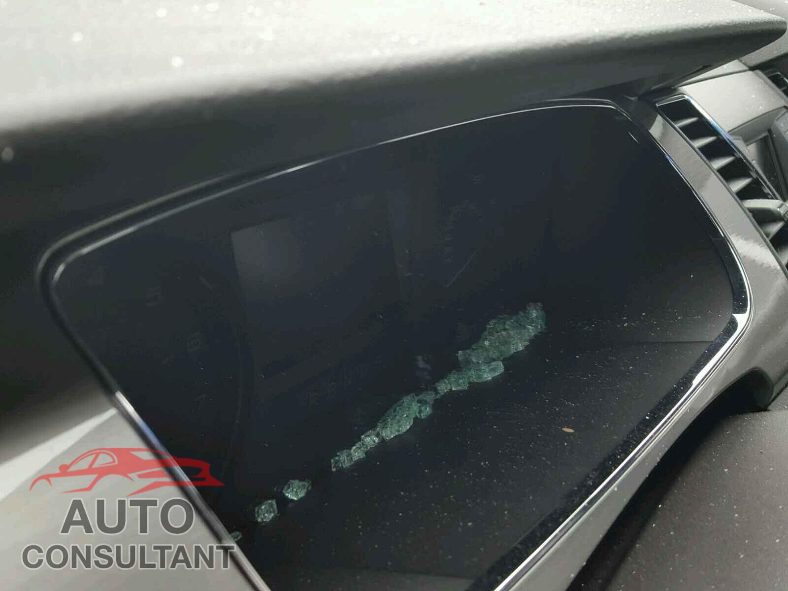 FORD TAURUS 2018 - 1FAHP2E87JG131501