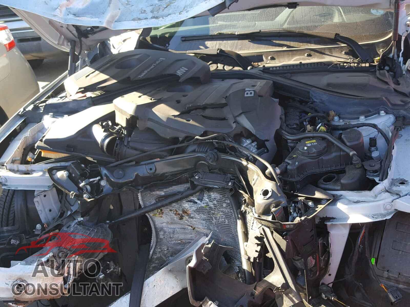 BMW 3 SERIES 2017 - WBA8B9C50HK884687