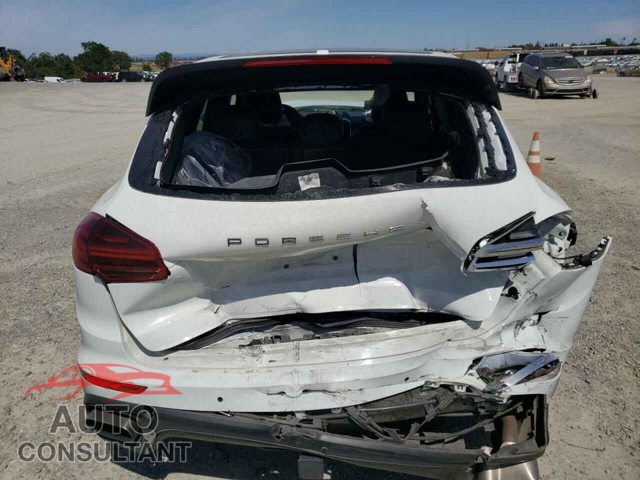 PORSCHE CAYENNE 2017 - WP1AA2A24HKA85923