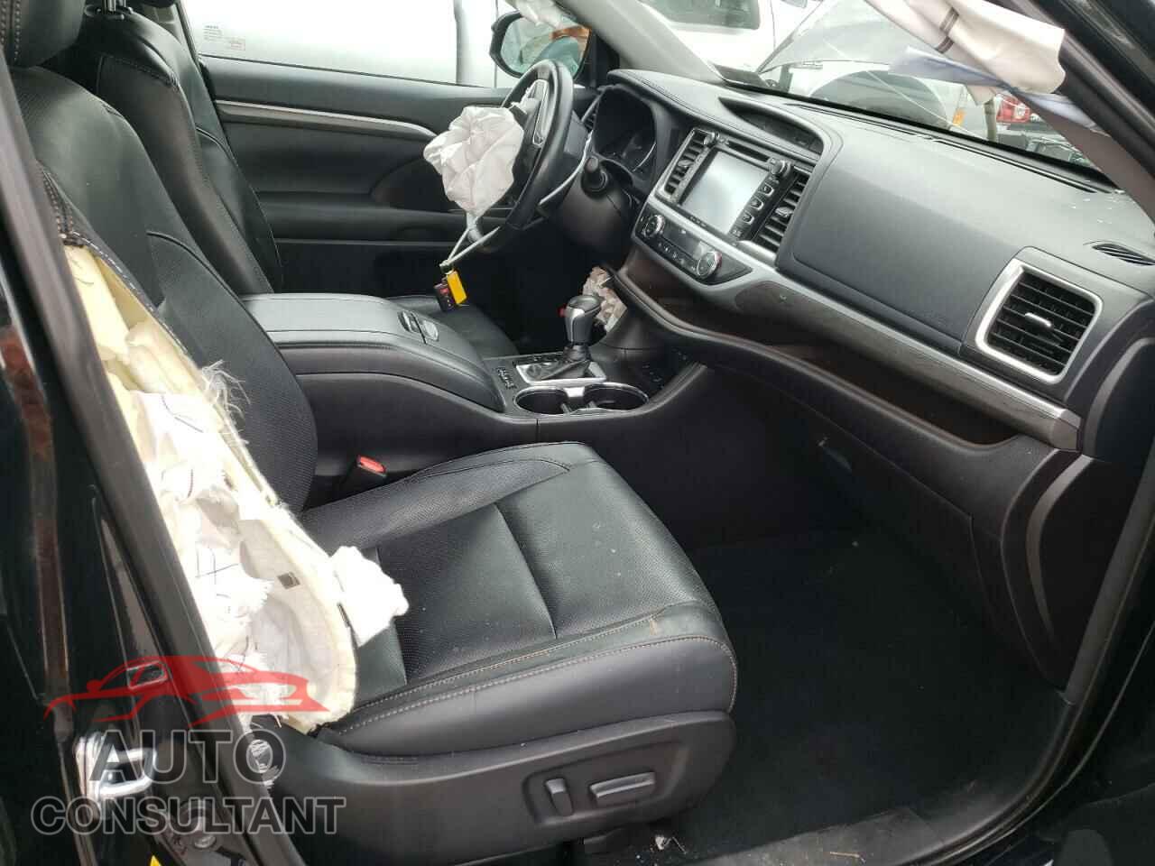 TOYOTA HIGHLANDER 2018 - 5TDDZRFH2JS856746