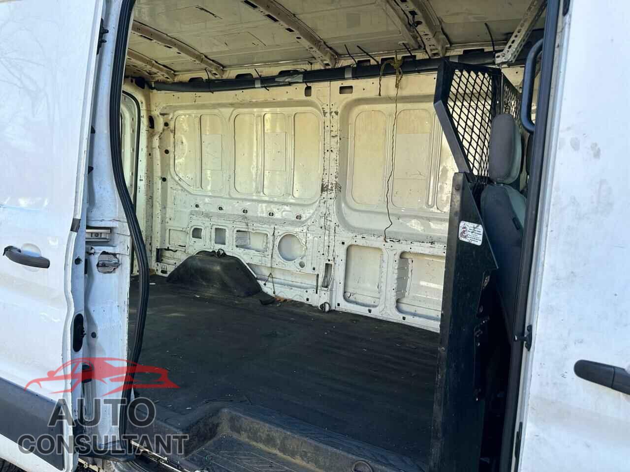 FORD TRANSIT 2015 - 1FTYR2CM4FKA37827