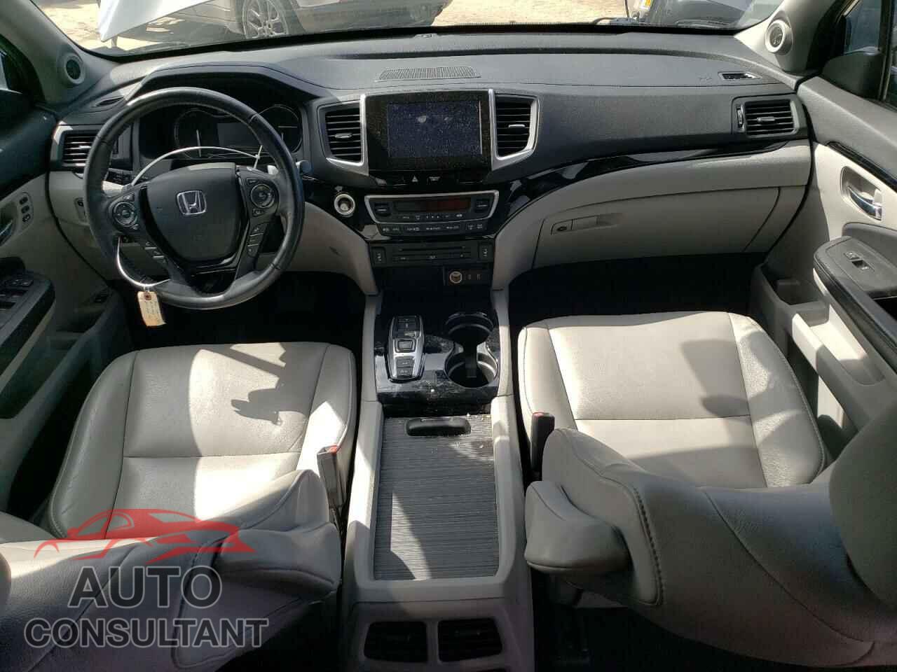 HONDA PILOT 2017 - 5FNYF6H99HB040579