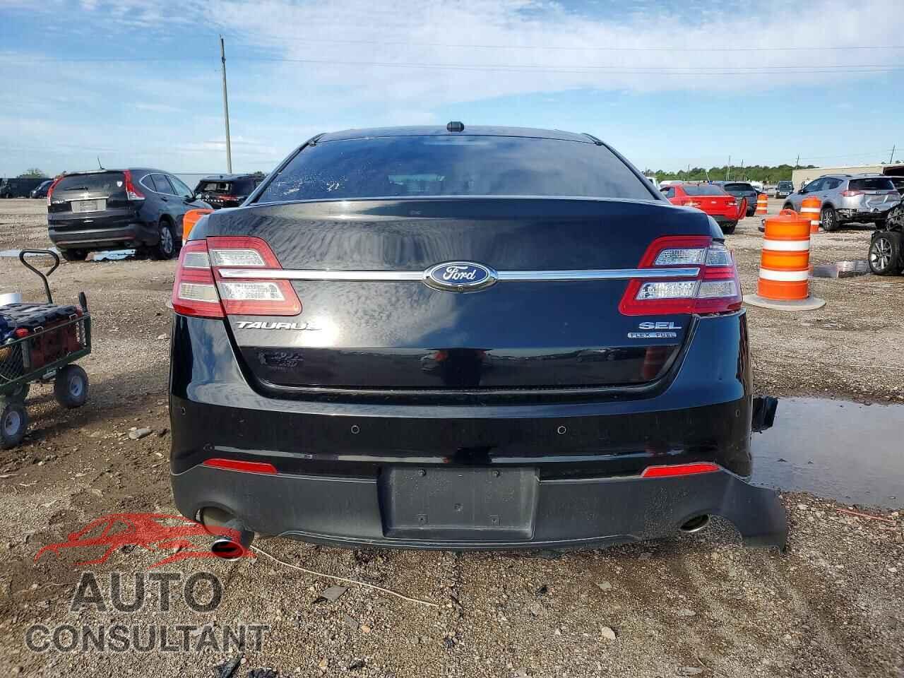 FORD TAURUS 2018 - 1FAHP2E87JG119932