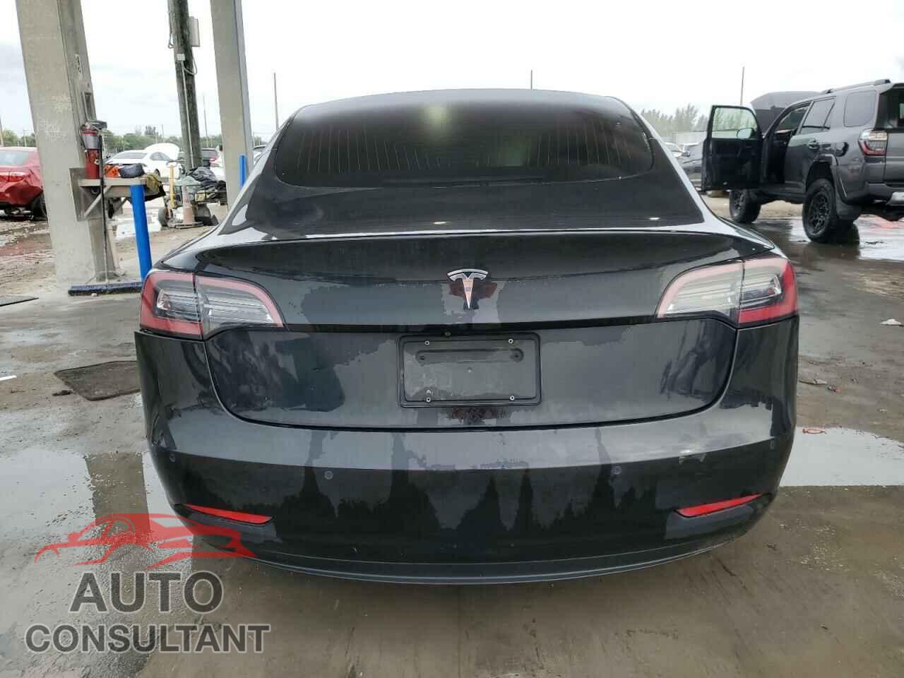 TESLA MODEL 3 2019 - 5YJ3E1EA7KF296824