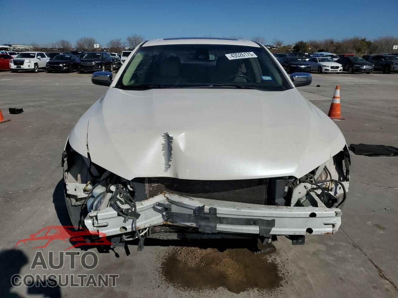 FORD TAURUS 2018 - 1FAHP2F86JG118043