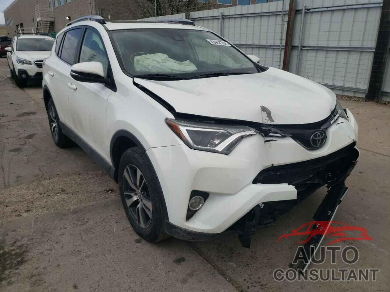 TOYOTA RAV4 2017 - JTMRFREV0HD208155