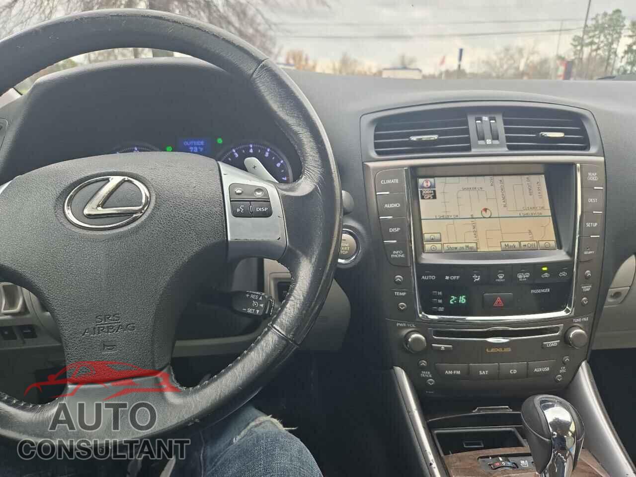 LEXUS IS 2011 - JTHCF5C20B5044980