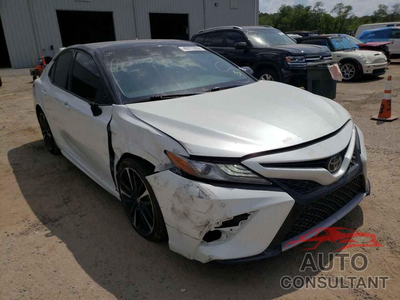 TOYOTA CAMRY 2018 - 4T1B61HK1JU138834