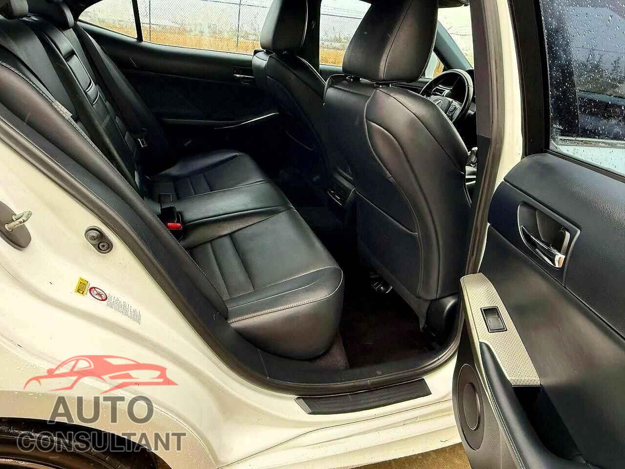 LEXUS IS 2014 - JTHBE1D27E50T1680