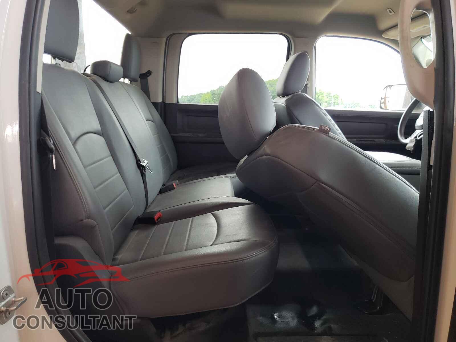 DODGE RAM 2500 2018 - 3C6UR5CJ0JG231879