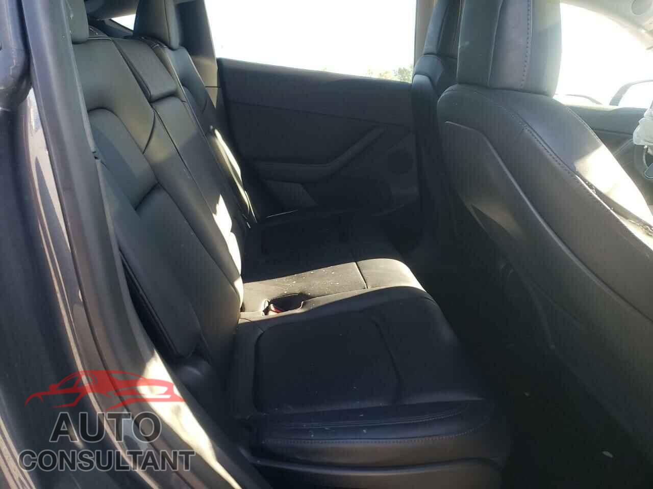 TESLA MODEL Y 2021 - 5YJYGAEE2MF196345