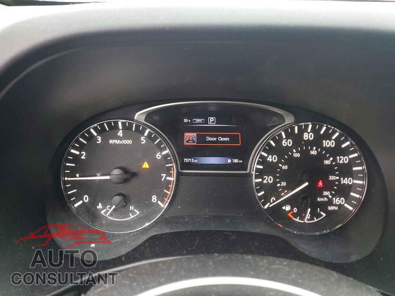 NISSAN PATHFINDER 2017 - 5N1DR2MM4HC911065