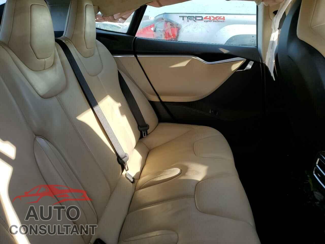 TESLA MODEL S 2015 - 5YJSA1E15FF113885