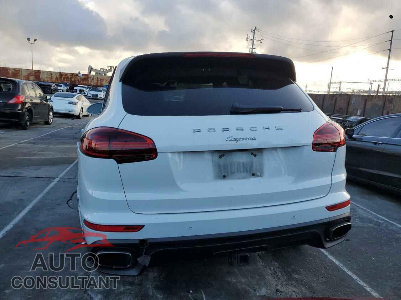 PORSCHE CAYENNE 2018 - WP1AA2A27JKA01325