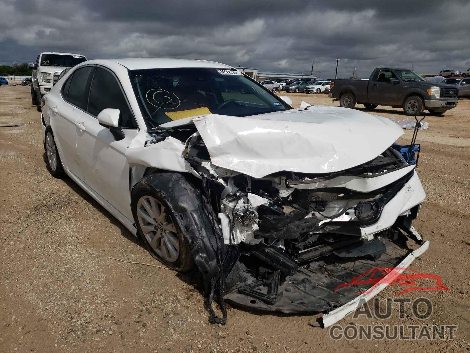 TOYOTA CAMRY 2018 - 4T1B11HK0JU511375